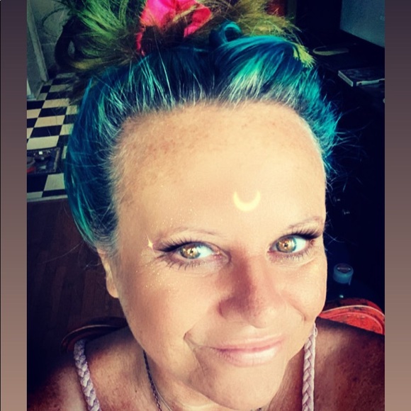 Welcome to my POSH closet! Posh Ambassador š - Picture 9 of 9